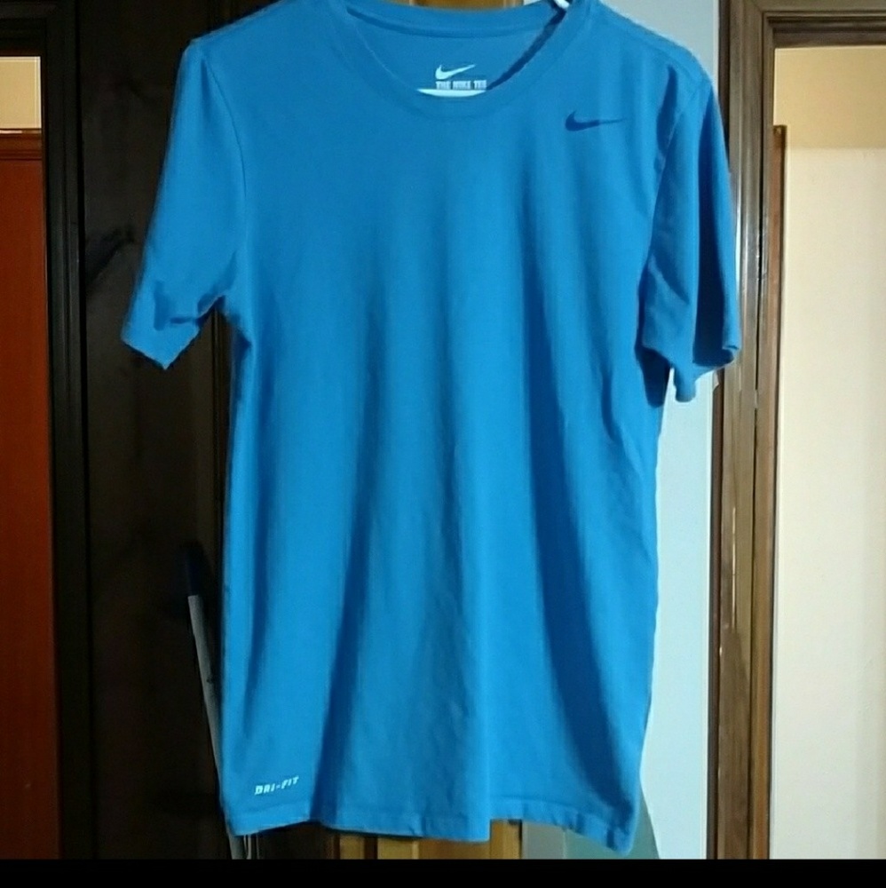 Mens Nike size small T shirt